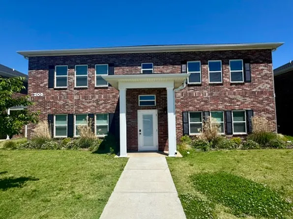305 N 13th St #101, Rogers, AR 72756