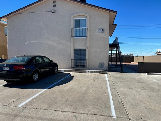 Building Photo - 803 N Major Ave #3