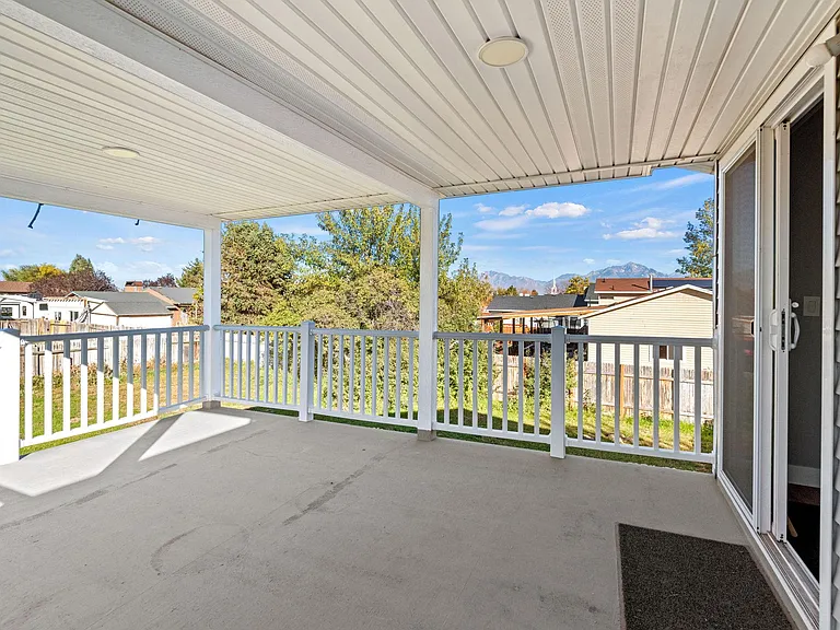4878 W Parr Dr — Photo 3