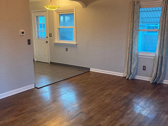 Living Room/Dining Area