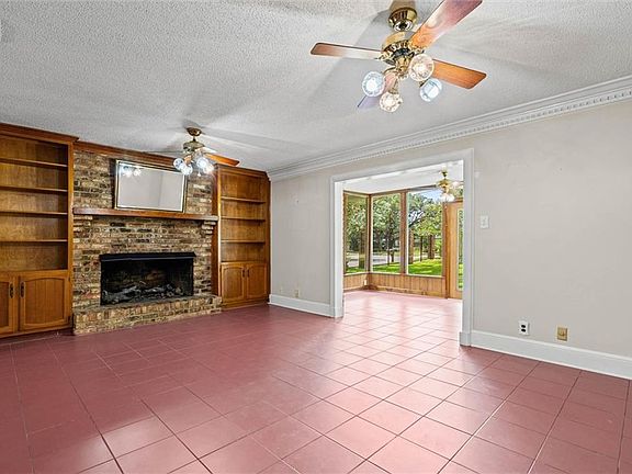 5th image of 906 Azalea Rd