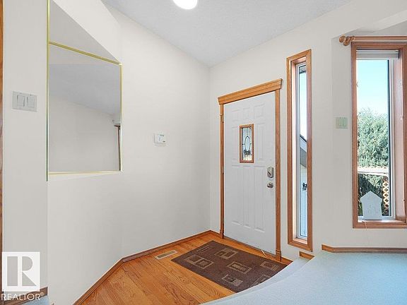 4th image of 535 Pardee Bay NW