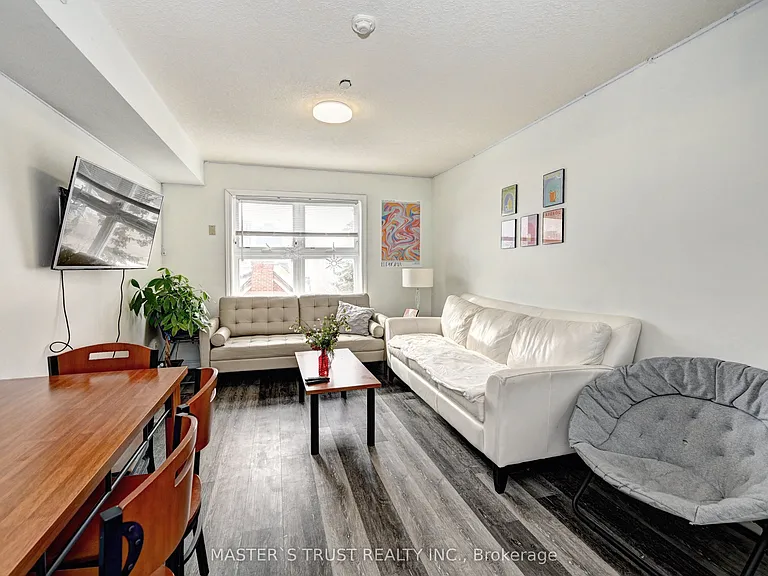 81 Columbia St W #12 — Photo 5