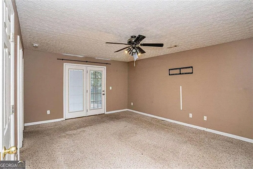 5 bed, 3.0 bath, $2,400 — Photo 4