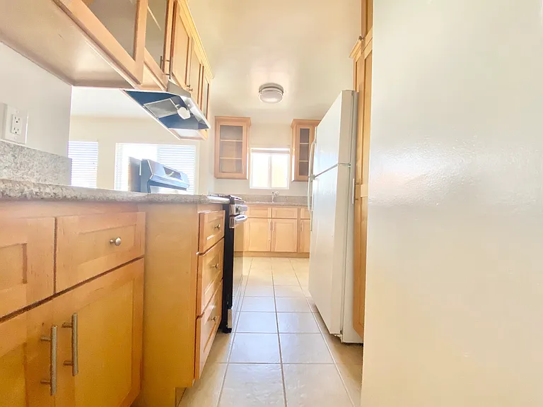 21 Thornton Ave — Photo 2