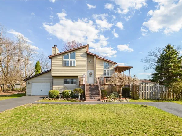 20 Para Dr, Jenkins Township, PA 18640