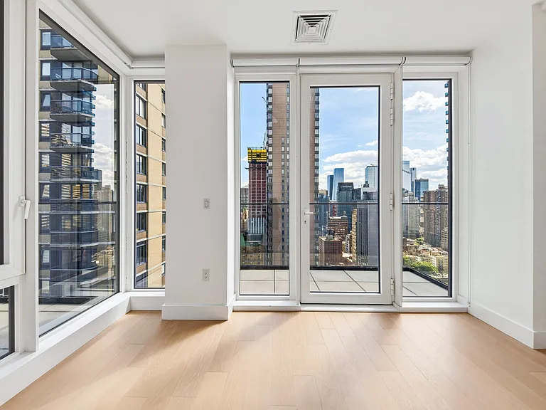 250 W 49th St #12703 — Photo 18