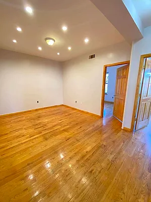 Rented by The Brokerage Group LLC | media 22