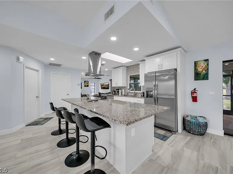 299 Rotonda Cir — Photo 9