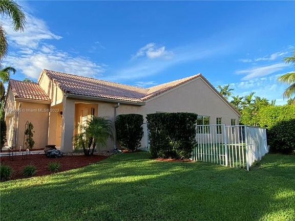 2nd image of 4336 Dogwood Cir #4336