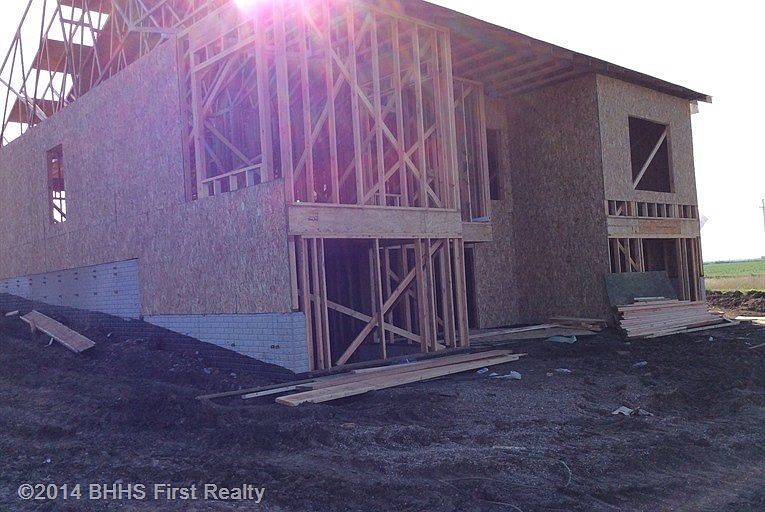 2nd image of 305 SE 17th Ct