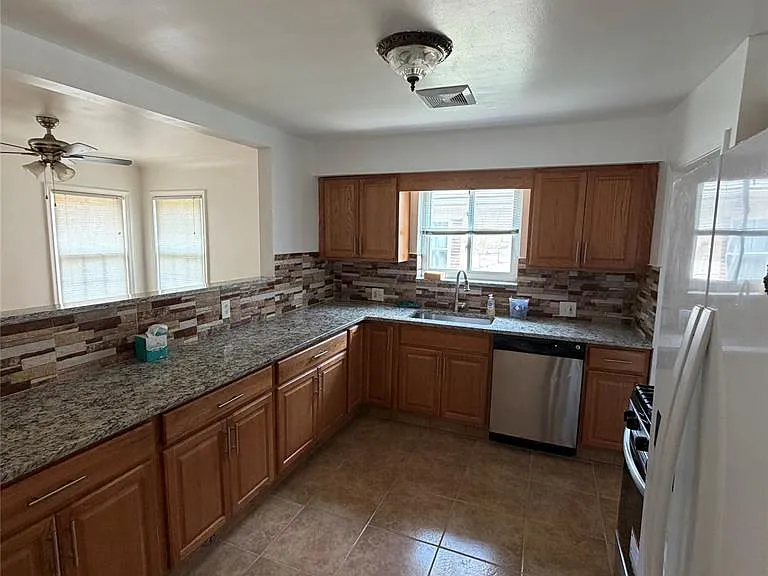 16729 W Outer Dr — Photo 7