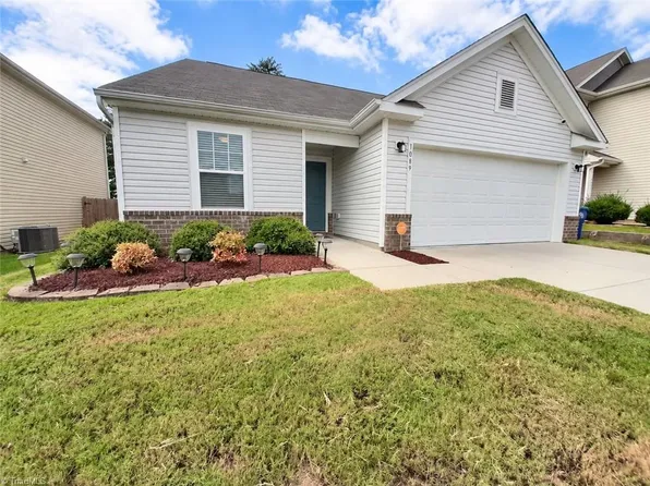 1089 Bitting Hall Cir, Rural Hall, NC 27045