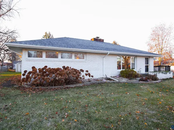 615 E Walnut St, Canton, SD 57013