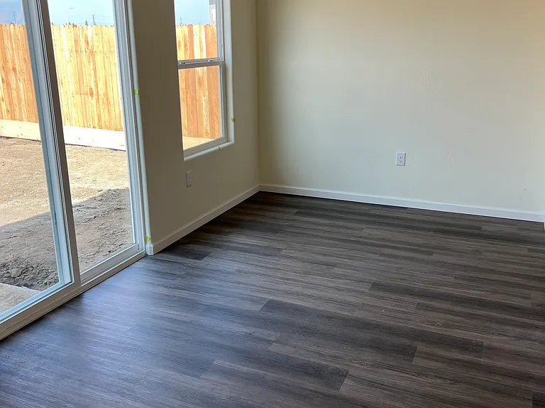 1024 E Packwood Ave — Photo 3
