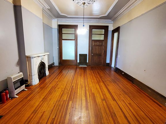 3rd image of 15 Ash Grove Pl APT 1