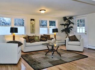 189 Willowood Dr, Wantagh, NY 11793