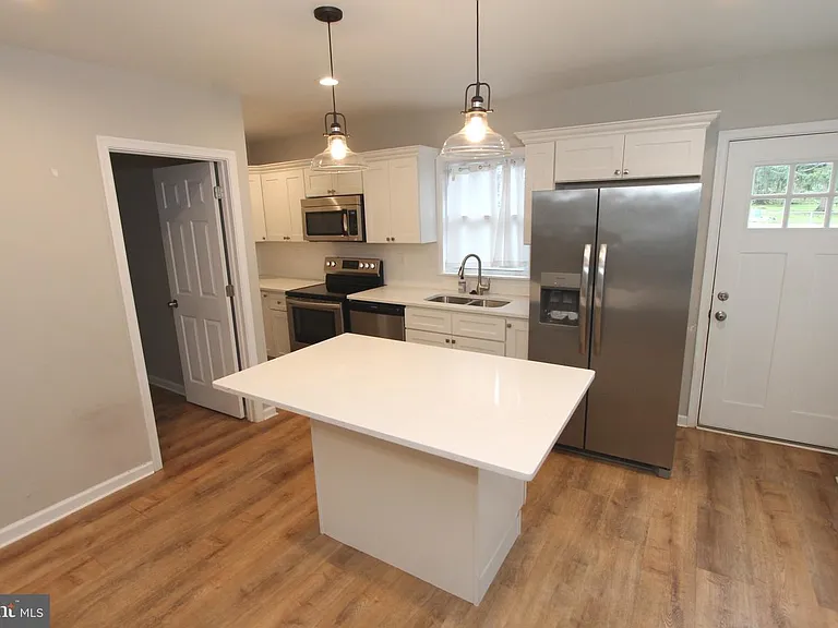1807 Parkview Ave — Photo 5