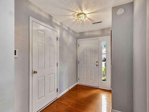 4th image of 2350 Antoinette Way
