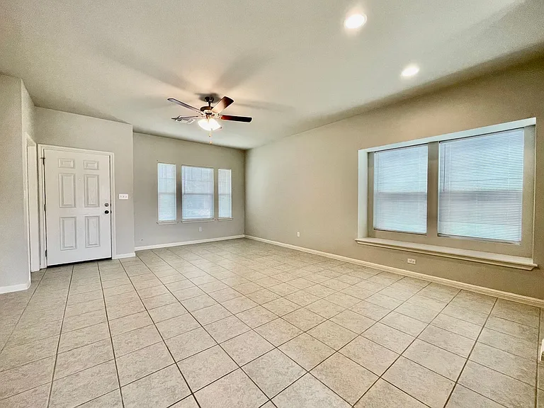 112 Witchhazel Way — Photo 4