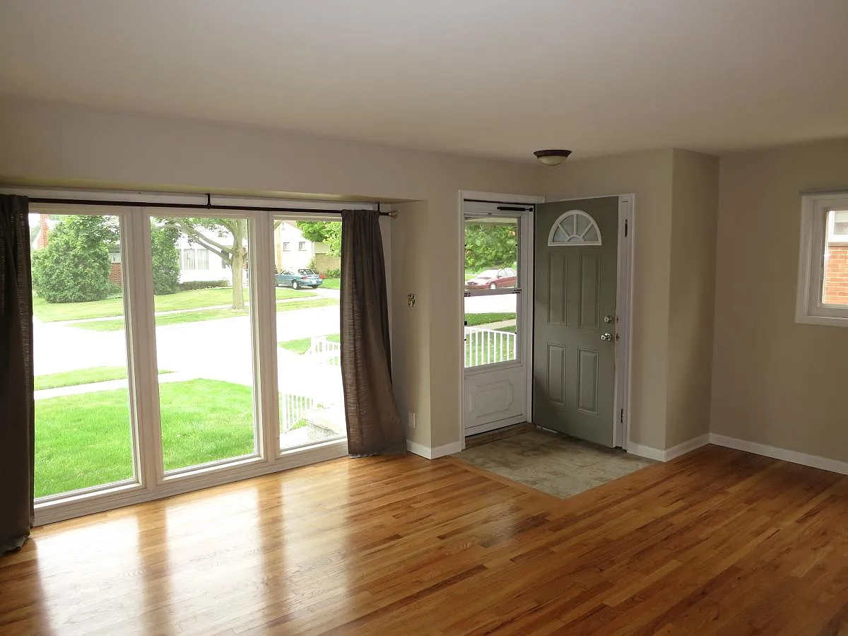 Building Photo - 732 Elmsford Dr
