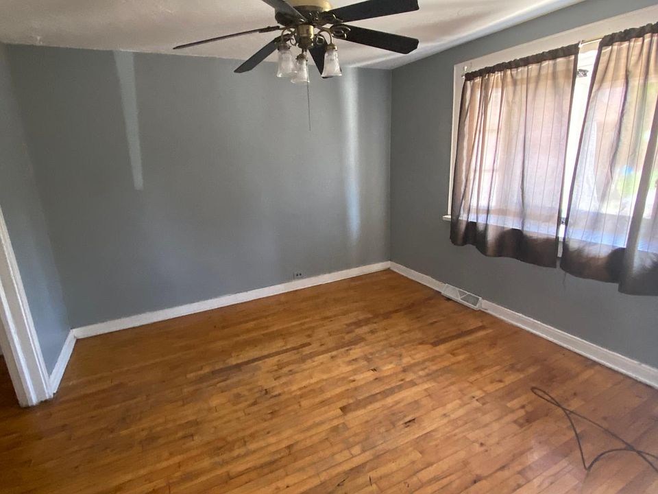1st image of 410 Lilac St