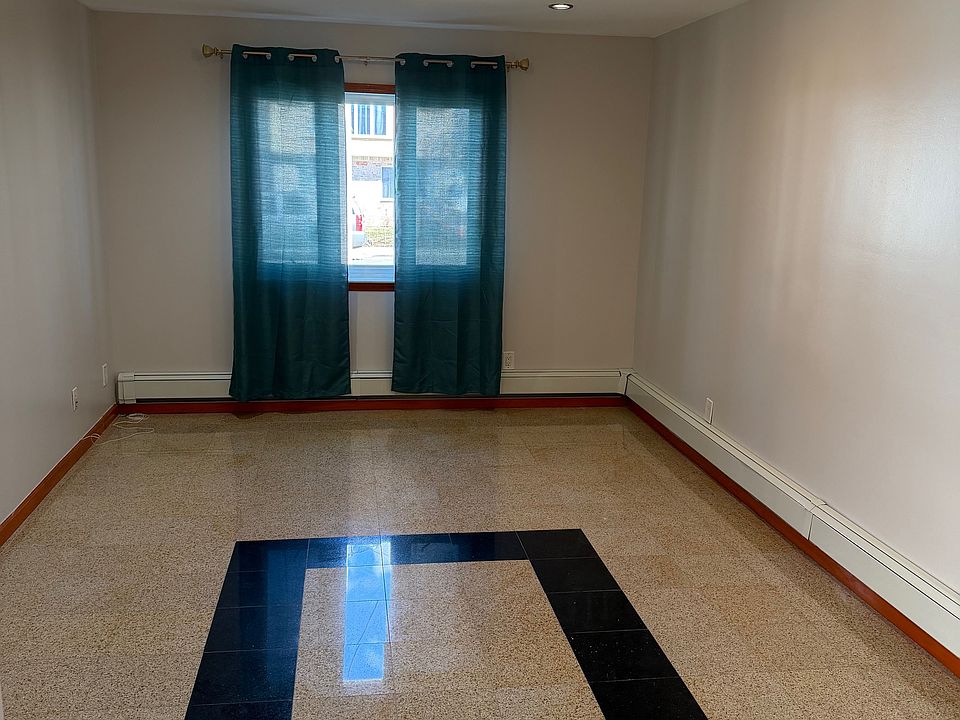 1st image of 372 Naughton Ave