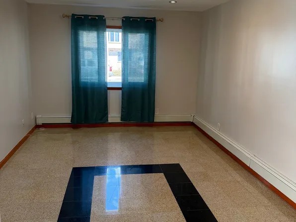 372 Naughton Ave, Staten Island, NY 10305