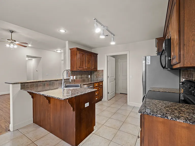 3806 W Tanyard Dr — Photo 8