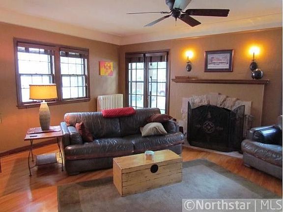 3rd image of 2635 Arthur St NE