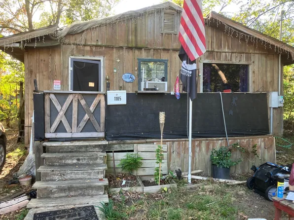 1105 S 2nd St, Mena, AR 71953