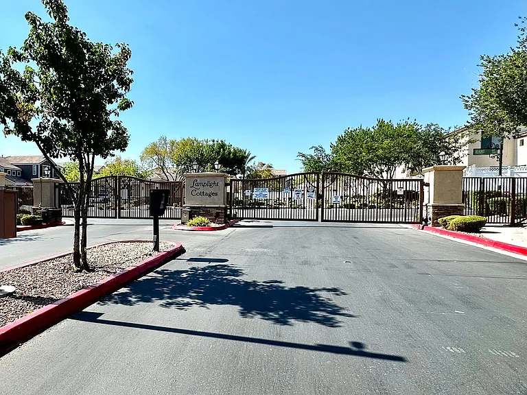 8137 Aurora Mist St — Photo 2