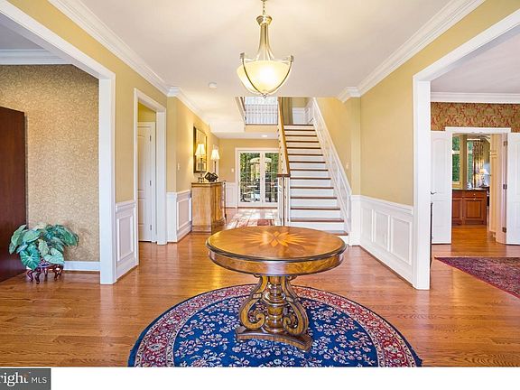 3rd image of 3517 Marthas Way