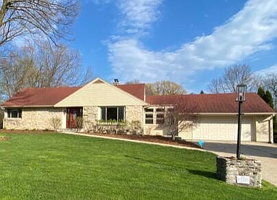 1st image of 111 W Clovernook Ln