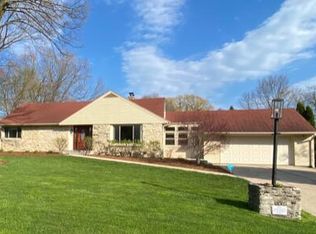 111 W Clovernook Ln, Glendale, WI 53217