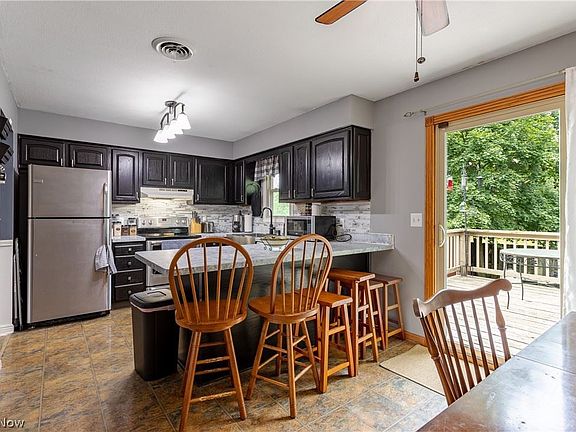 5th image of 512 W Mill St