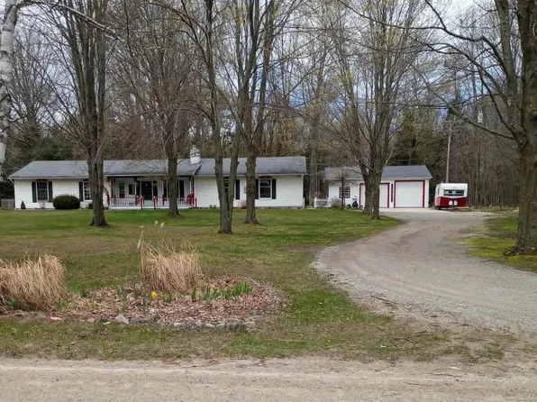 3390 Old Orchard Ln, Lexington, MI 48450