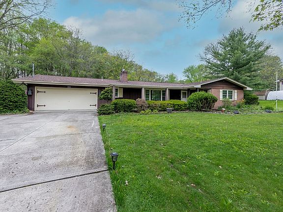 3rd image of 111 Patricia Dr