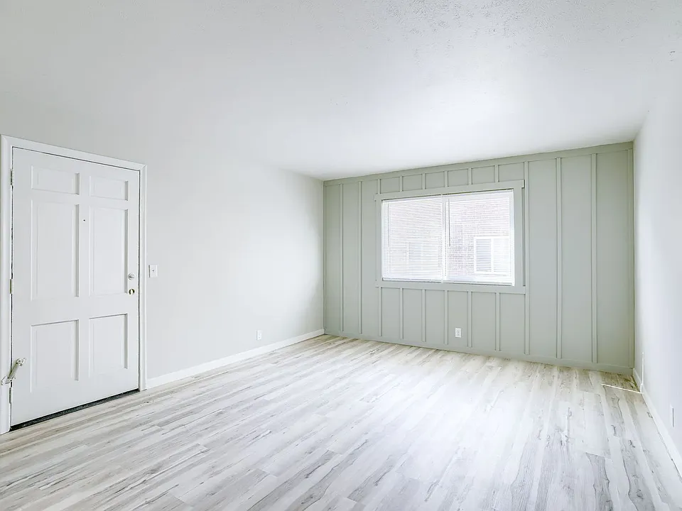 1330 S 30th Ave