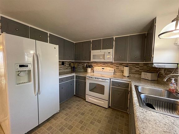 4th image of 43 Pine St