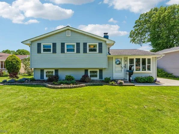 24933 Antler Dr, North Olmsted, OH 44070