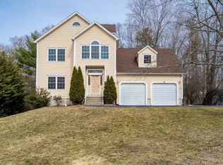 10 Moss St, Burlington, MA 01803