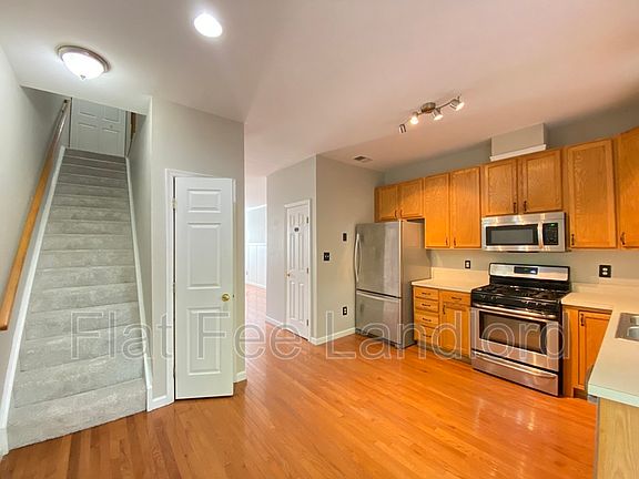 3rd image of 8513 Towne Manor Ct