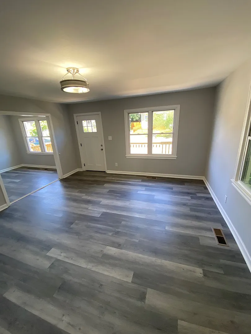 2510 Woodbine Ave — Photo 2