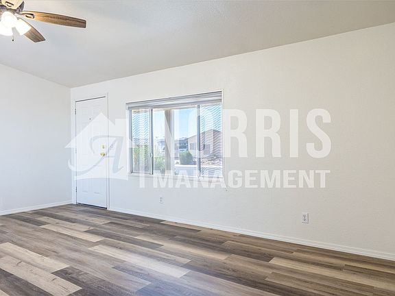 3rd image of 928 W Desert Sky Dr