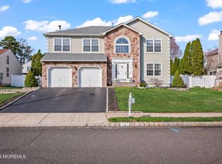17 Sun Hollow Rd, Howell, NJ 07731