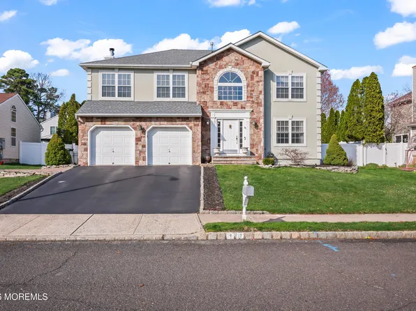 17 Sun Hollow Road, Howell, NJ 07731