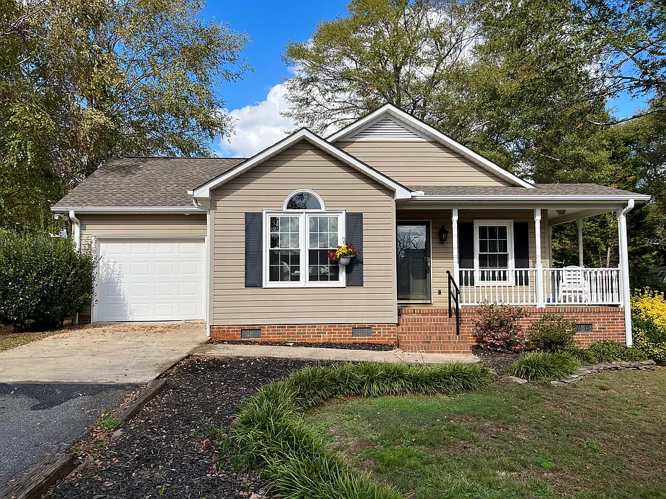 215 Boiling Springs Rd #A
