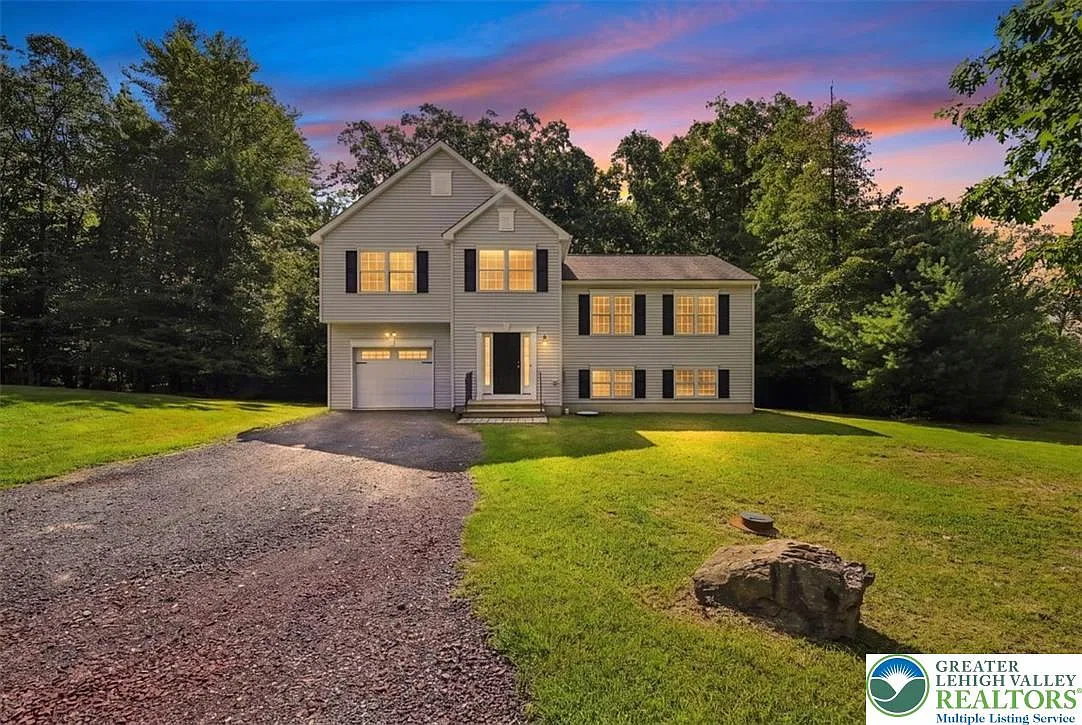 5 bed, 3.0 bath, 2143 sqft, $2,900 — Photo 1