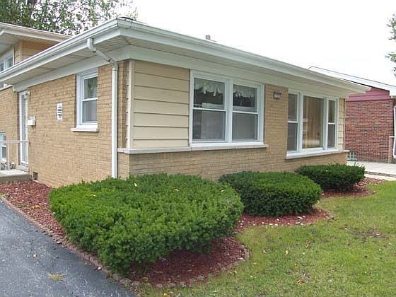 2nd image of 152 Hawthorne Ln